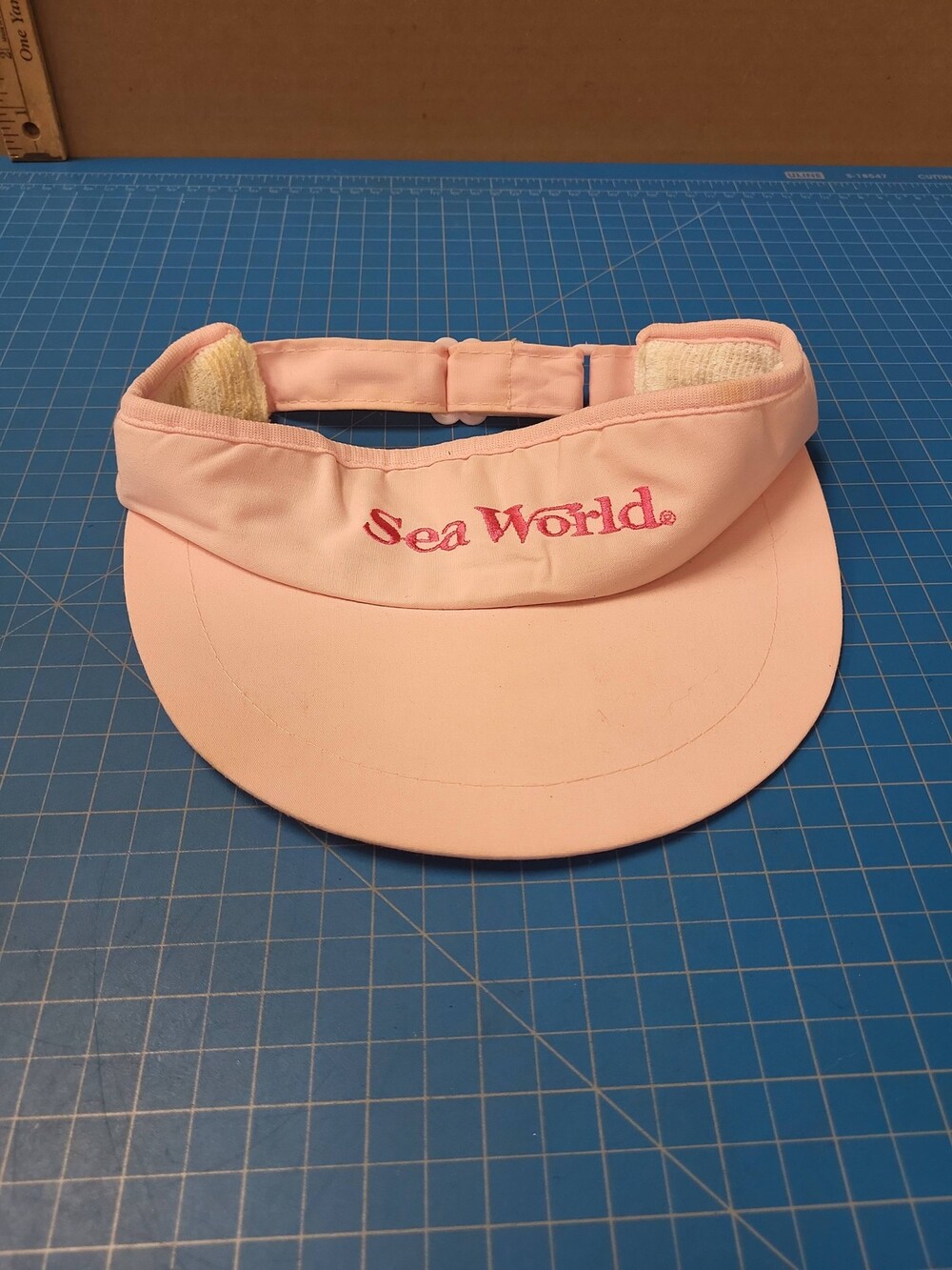 Sea World Sportcap Pink Visor Hat One Size Fits All Taiwan Made Vintage Style